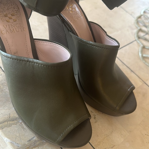 Vince Camuto sandal very very good condition used like twice size 6 - Picture 4 of 14